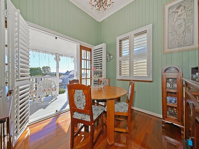 16 Henry Street, Greenslopes QLD 4120