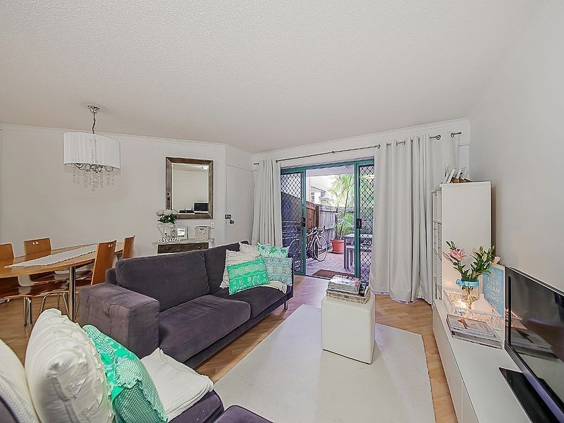 2/219 Wellington Road, East Brisbane QLD 4169