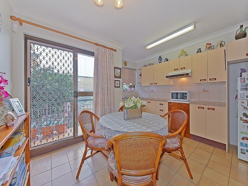 2/11 Weston Street, Coorparoo QLD 4151