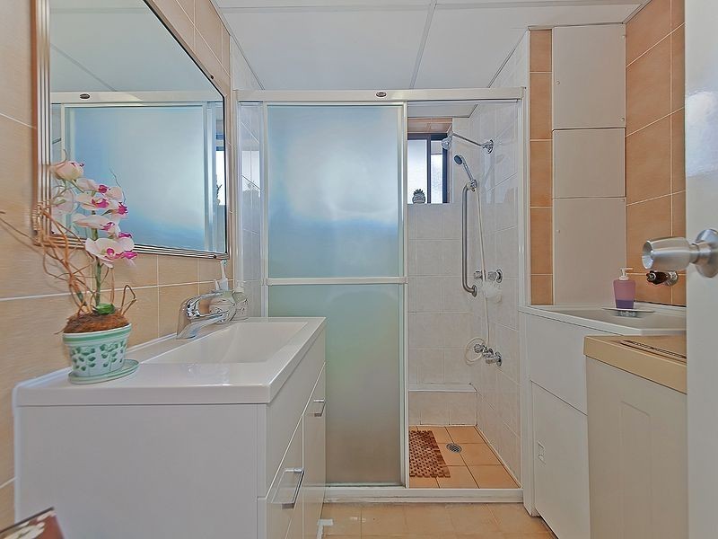 2/11 Weston Street, Coorparoo QLD 4151