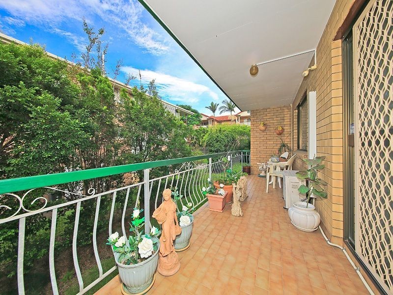 2/11 Weston Street, Coorparoo QLD 4151