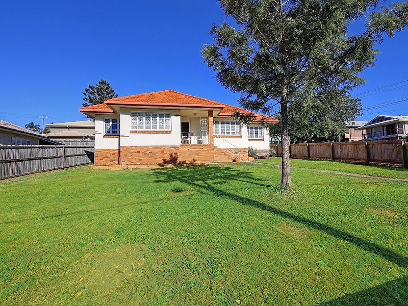 2 Hockings Street, Holland Park West QLD 4121