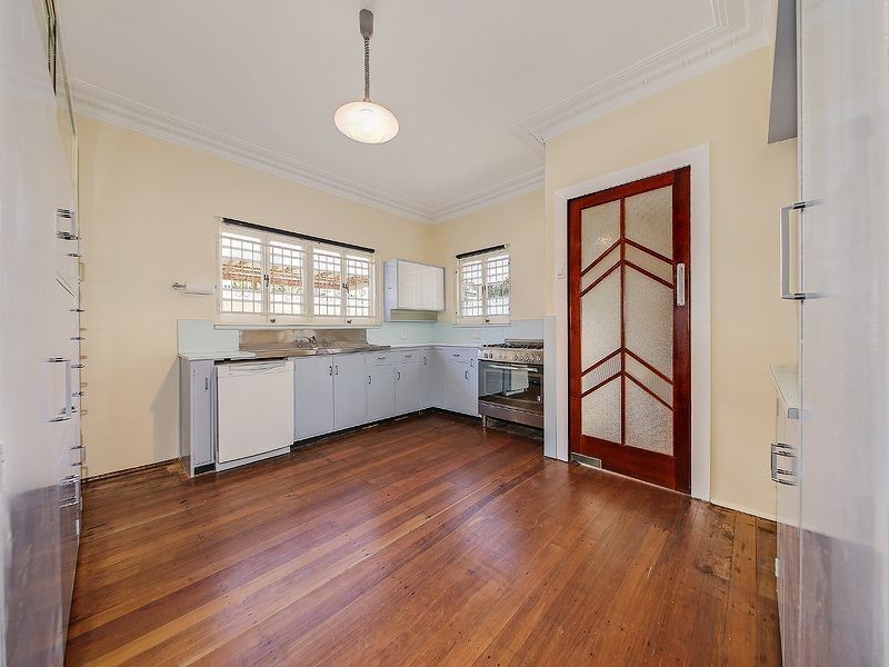 2 Hockings Street, Holland Park West QLD 4121