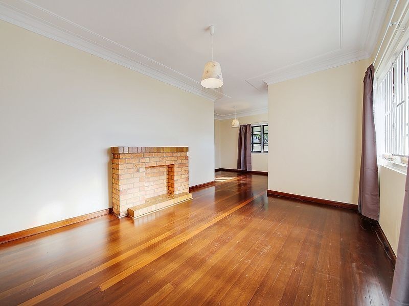 2 Hockings Street, Holland Park West QLD 4121