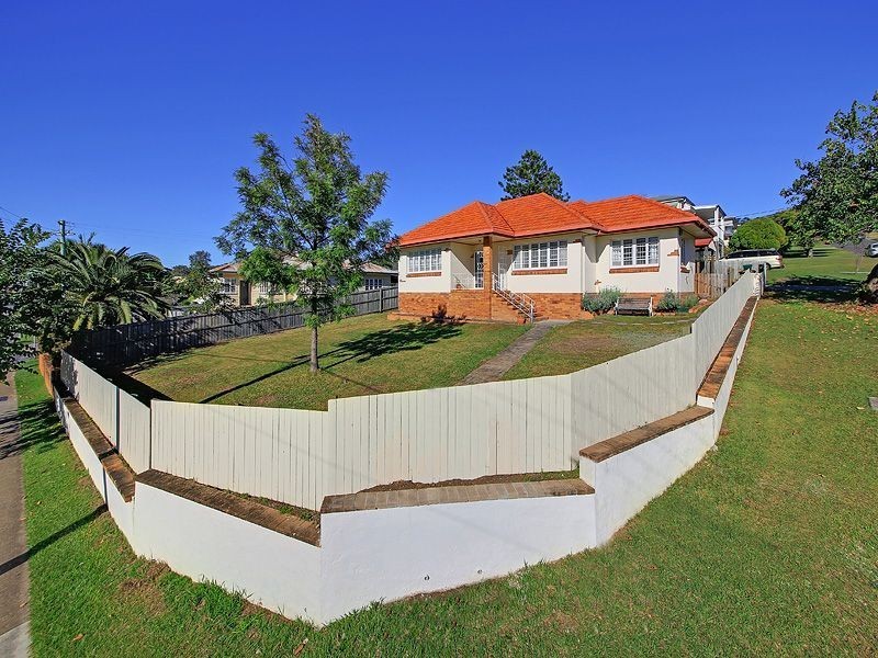 2 Hockings Street, Holland Park West QLD 4121