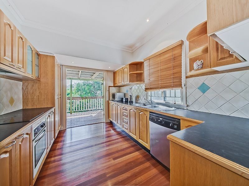 160 Macrossan Av, Norman Park QLD 4170