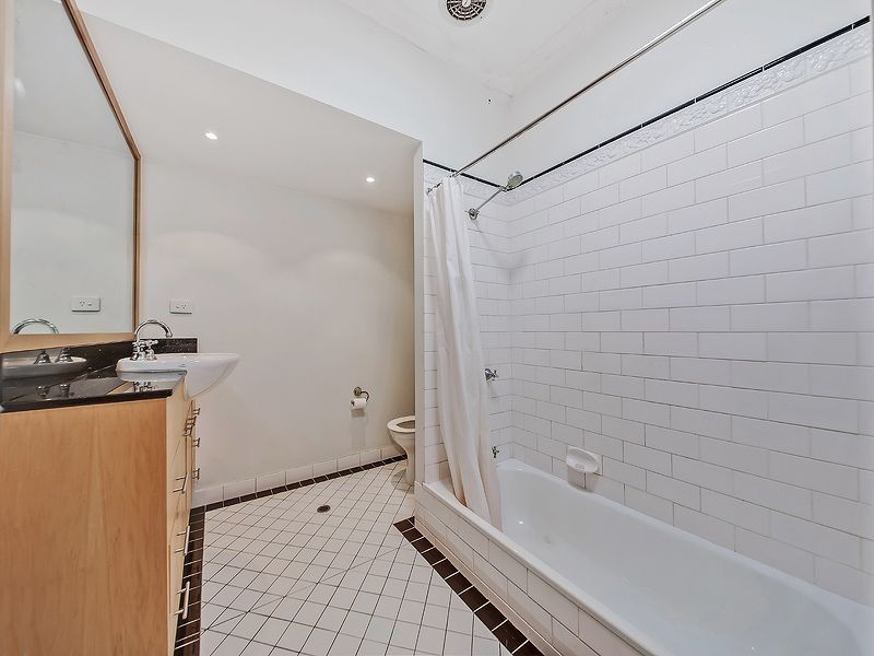 160 Macrossan Av, Norman Park QLD 4170