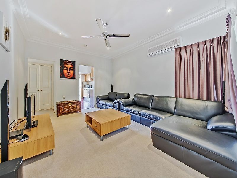 160 Macrossan Av, Norman Park QLD 4170