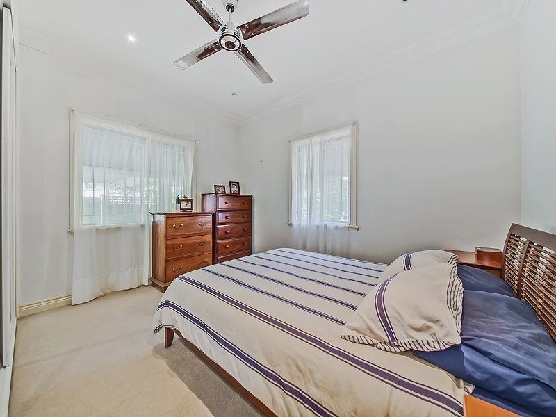 160 Macrossan Av, Norman Park QLD 4170