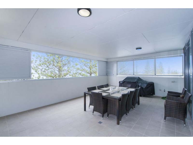 323 Bayview Street, Hollywell QLD 4216