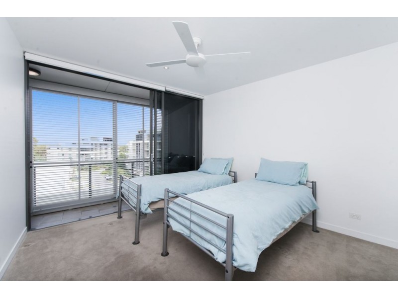 323 Bayview Street, Hollywell QLD 4216