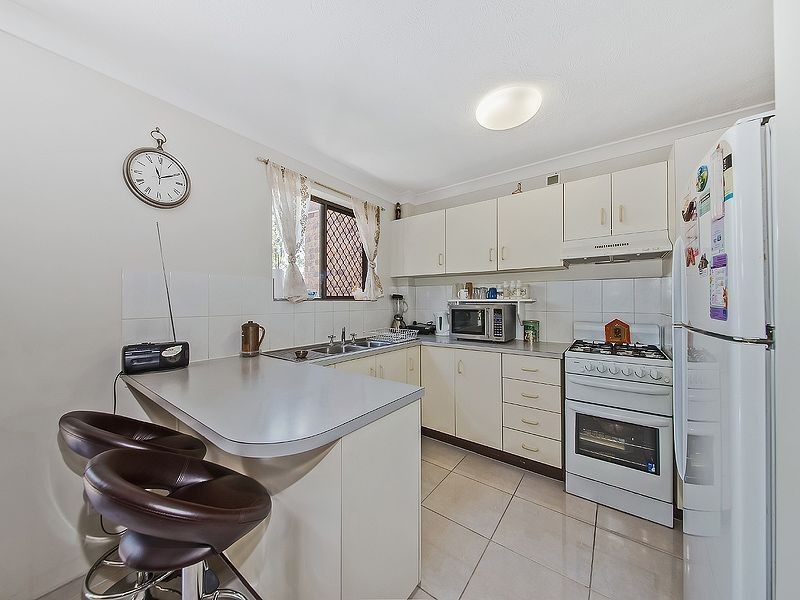 2/12 Crown St, Holland Park West QLD 4121