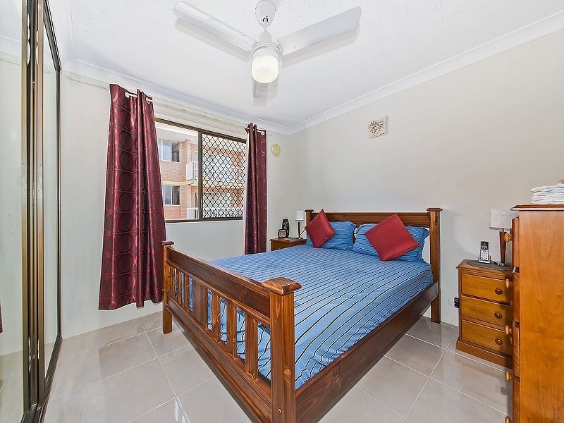 2/12 Crown St, Holland Park West QLD 4121