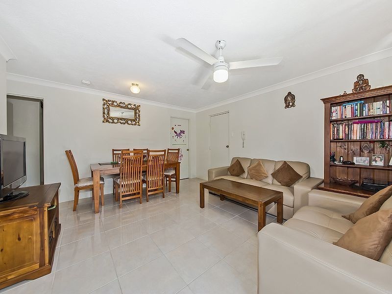 2/12 Crown St, Holland Park West QLD 4121