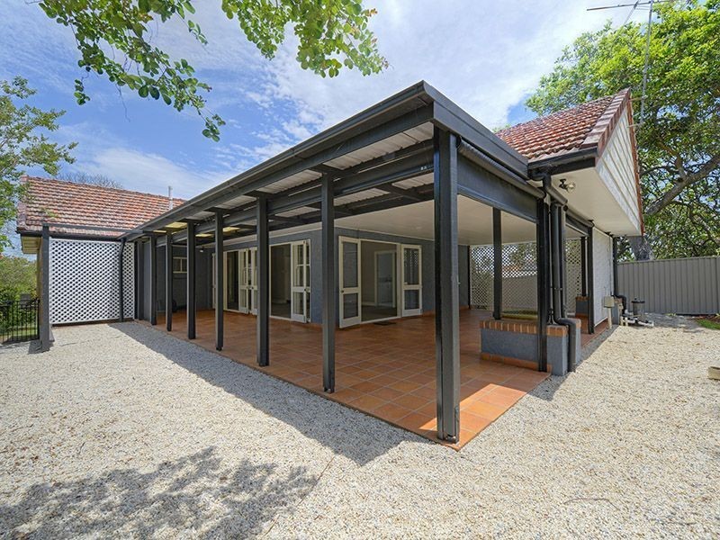 104 Holland Road, Holland Park QLD 4121