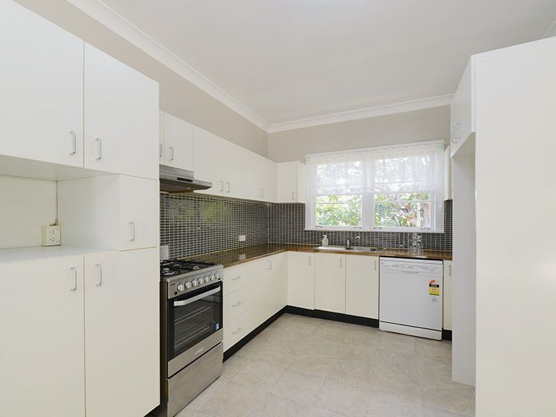 104 Holland Road, Holland Park QLD 4121