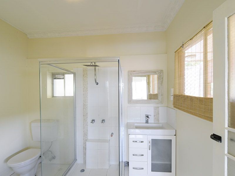 104 Holland Road, Holland Park QLD 4121