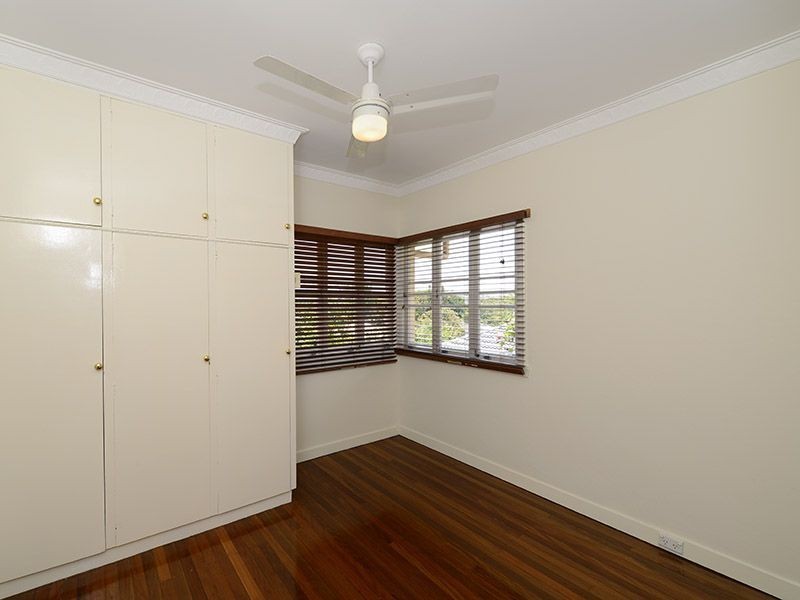 104 Holland Road, Holland Park QLD 4121