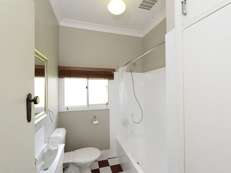 104 Holland Road, Holland Park QLD 4121