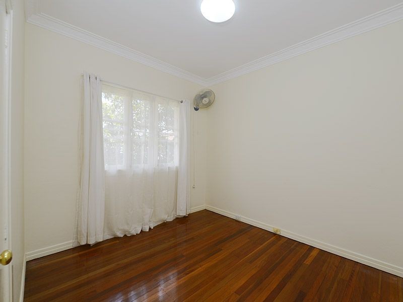 104 Holland Road, Holland Park QLD 4121