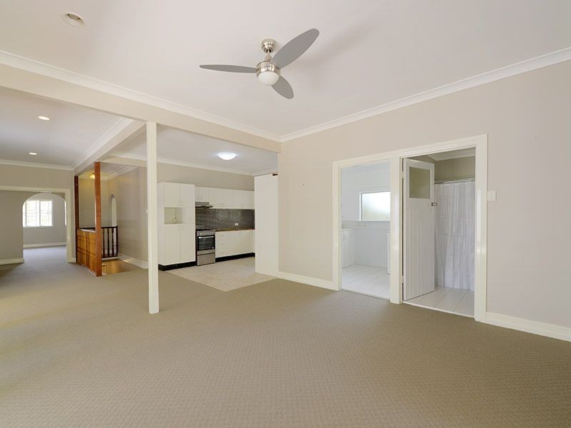 104 Holland Road, Holland Park QLD 4121