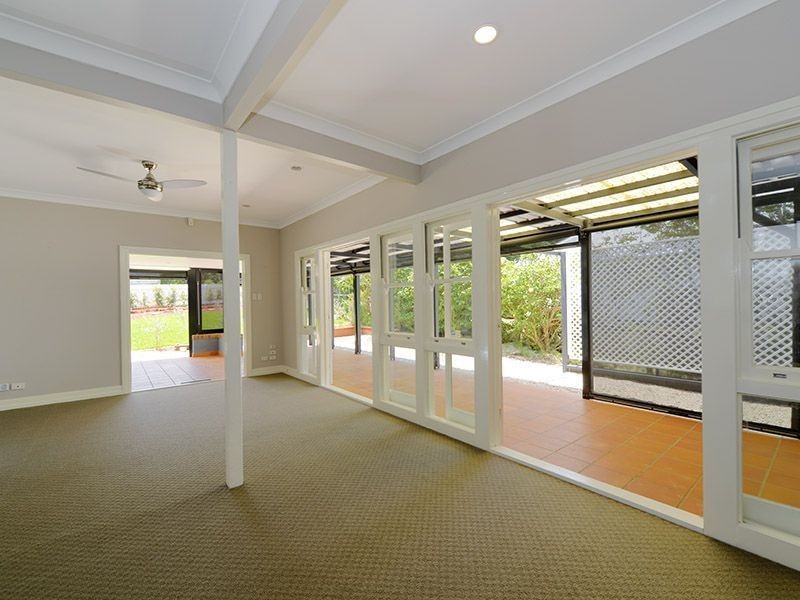 104 Holland Road, Holland Park QLD 4121