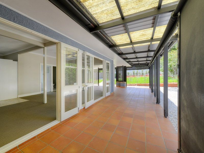 104 Holland Road, Holland Park QLD 4121