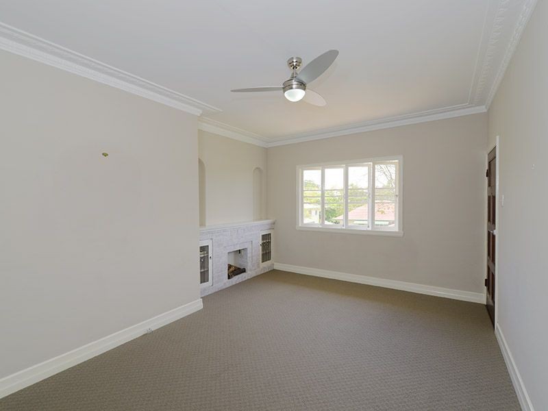 104 Holland Road, Holland Park QLD 4121