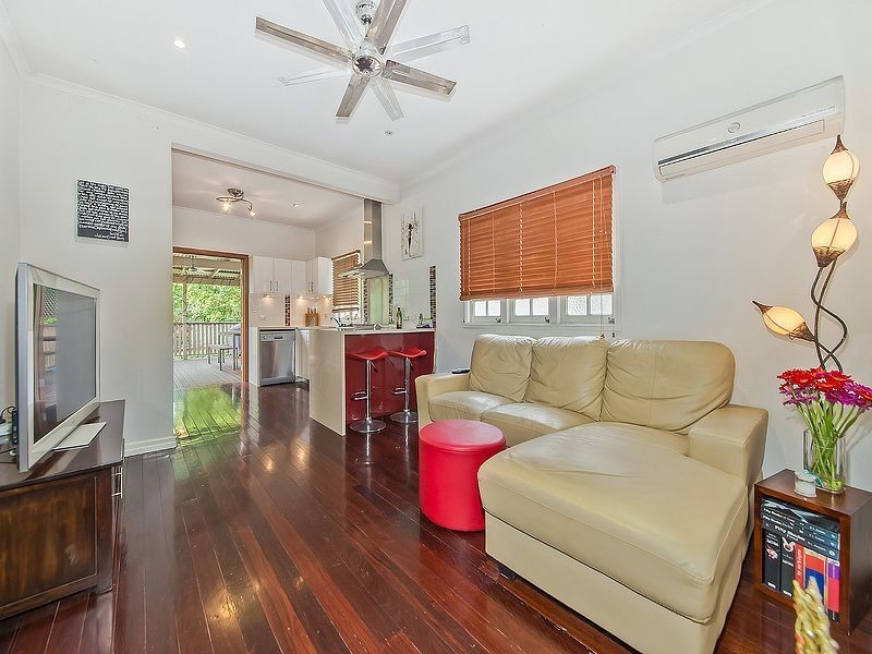 6 Trundle St, Coorparoo QLD 4151