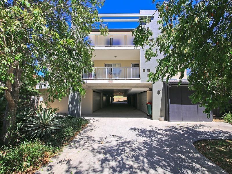 2/25 Gladys Street, Greenslopes QLD 4120