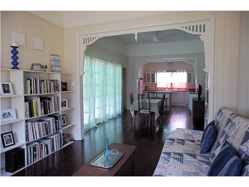 16 Beryl Crescent, Holland Park West QLD 4121