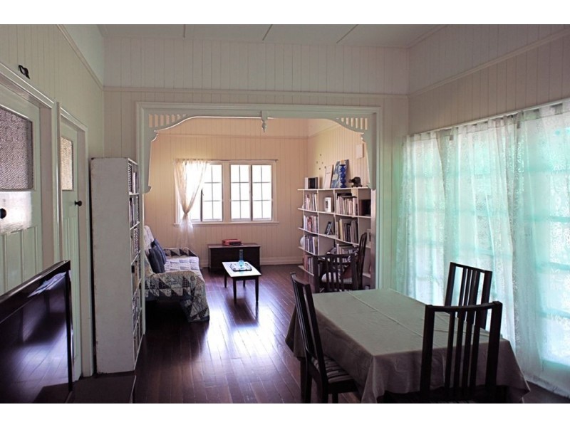 16 Beryl Crescent, Holland Park West QLD 4121