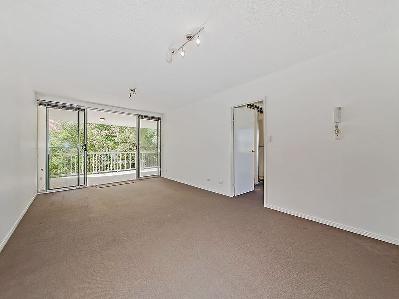4/25 Gladys Street, Greenslopes QLD 4120