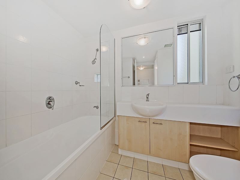 4/25 Gladys Street, Greenslopes QLD 4120