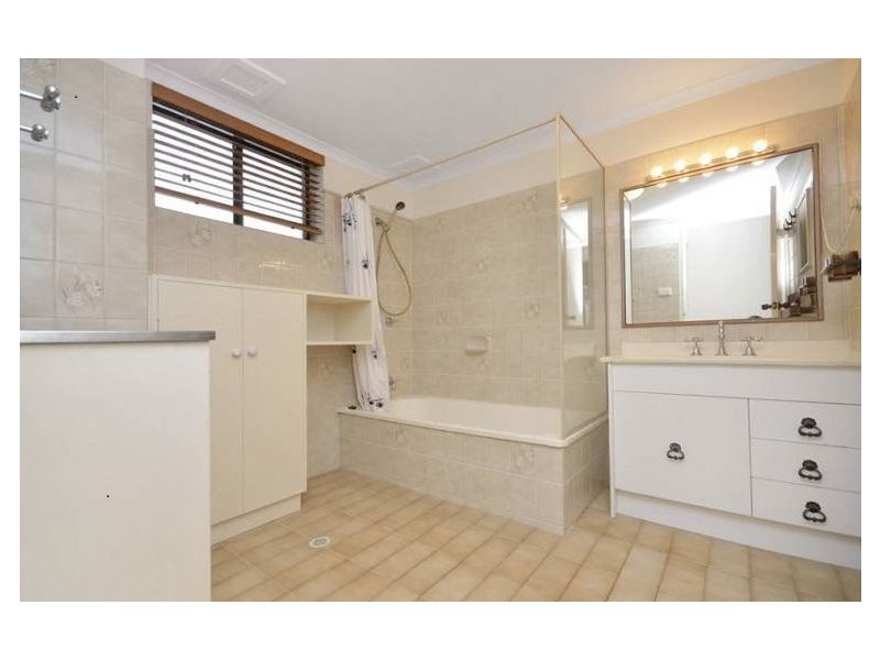 1/39 Ninth Av, Coorparoo QLD 4151