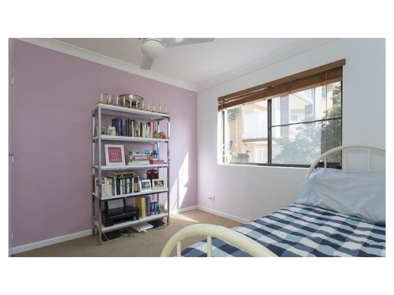 1/39 Ninth Av, Coorparoo QLD 4151