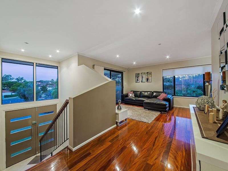 8 Privet Place, Mansfield QLD 4122