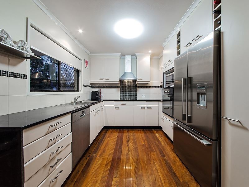 8 Privet Place, Mansfield QLD 4122