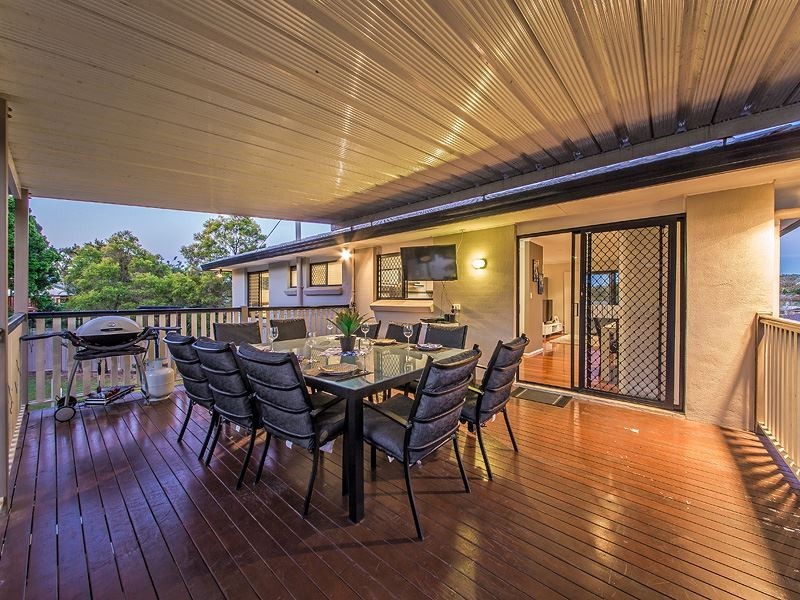 8 Privet Place, Mansfield QLD 4122