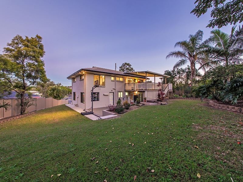 8 Privet Place, Mansfield QLD 4122