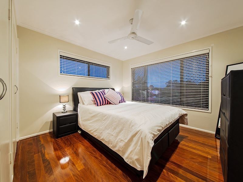 8 Privet Place, Mansfield QLD 4122