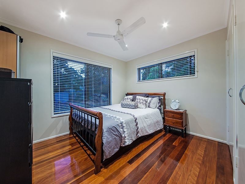 8 Privet Place, Mansfield QLD 4122