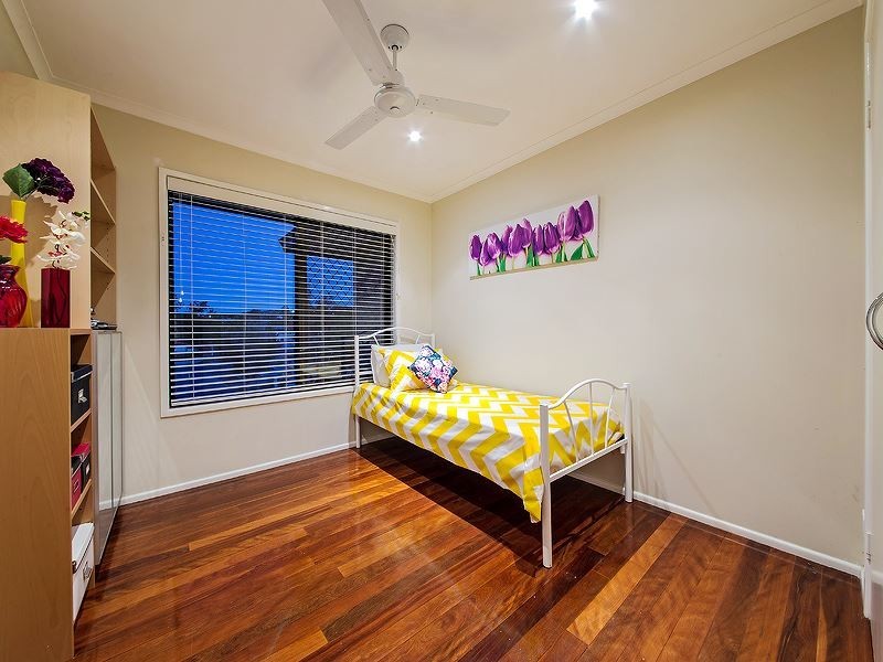 8 Privet Place, Mansfield QLD 4122