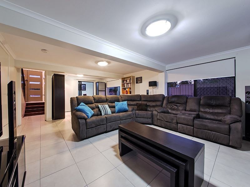 8 Privet Place, Mansfield QLD 4122