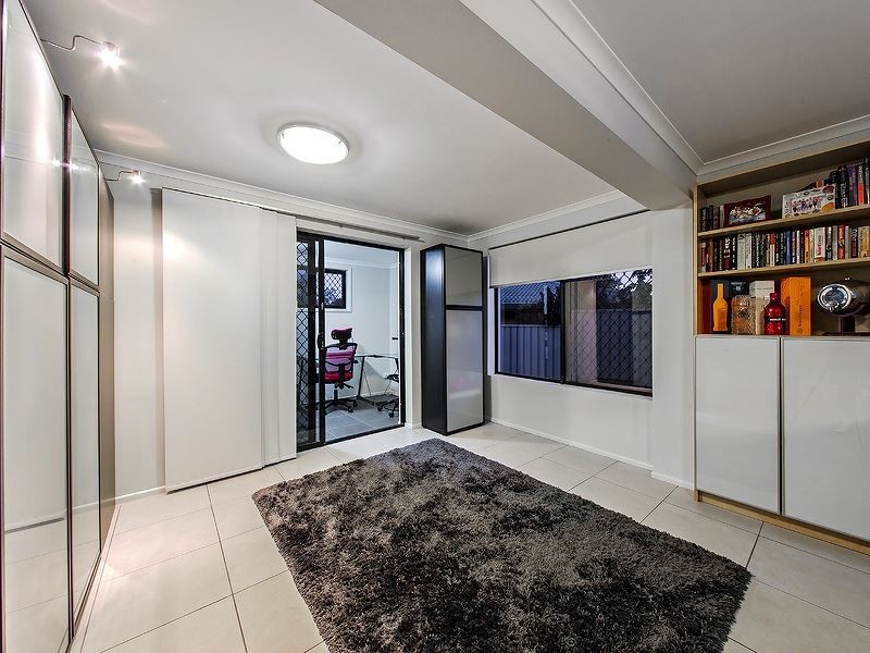 8 Privet Place, Mansfield QLD 4122