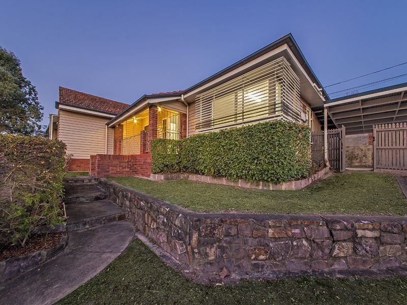 2 Sirius Street, Coorparoo QLD 4151