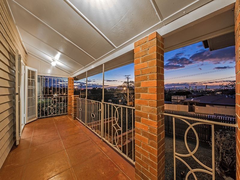 2 Sirius Street, Coorparoo QLD 4151