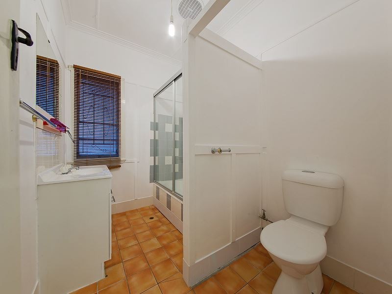 2 Sirius Street, Coorparoo QLD 4151