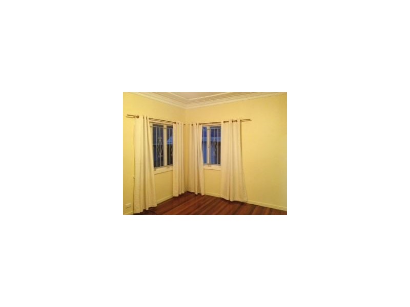 17 Gladstone Street, Coorparoo QLD 4151