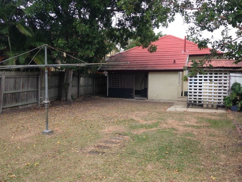 17 Gladstone Street, Coorparoo QLD 4151
